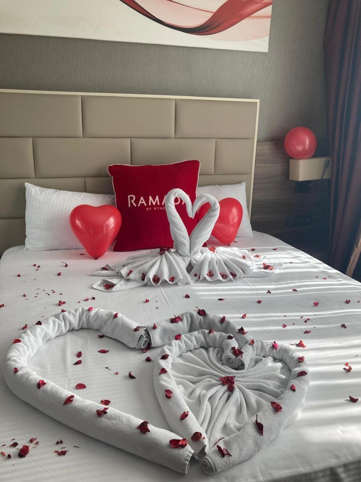 Ramada By Wyndham Sivas Hotel Екстериор снимка